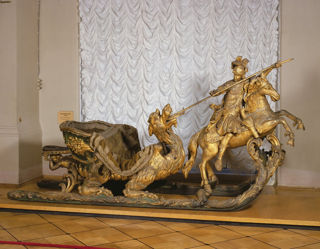 Karneváli szán Szent György figurájával (fa és aranylevél) alkotó: Russian School