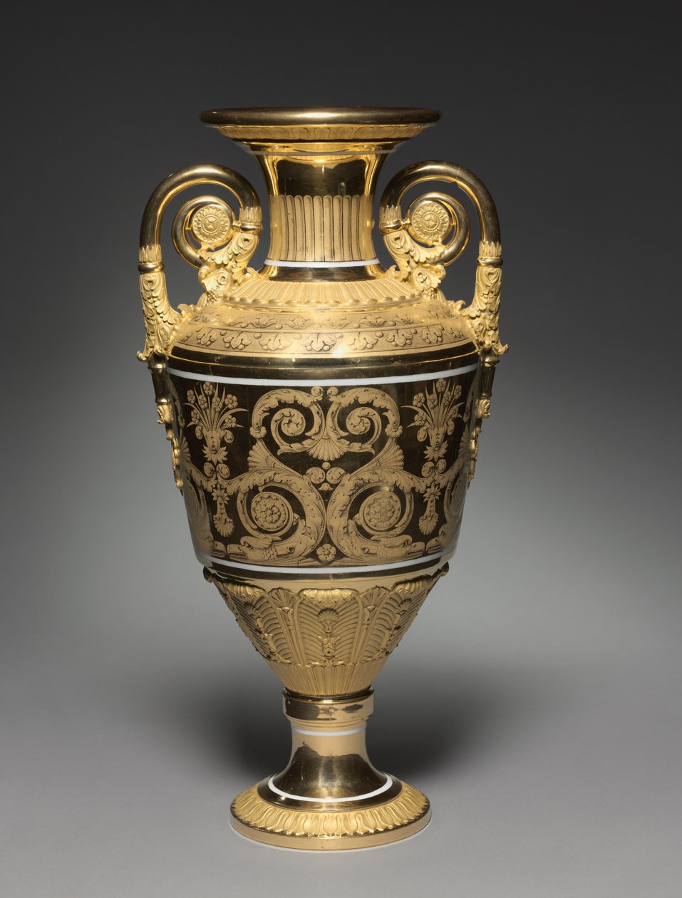 Váza, a Szentpétervári Birodalmi Porcelángyár, 1820-30 körül alkotó: Russian School