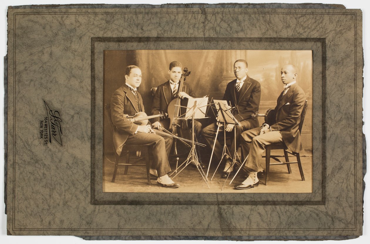 Fénykép Hall Johnsonról és a fekete vonósnégyesről, kb. 1923. alkotó: S. Tarr