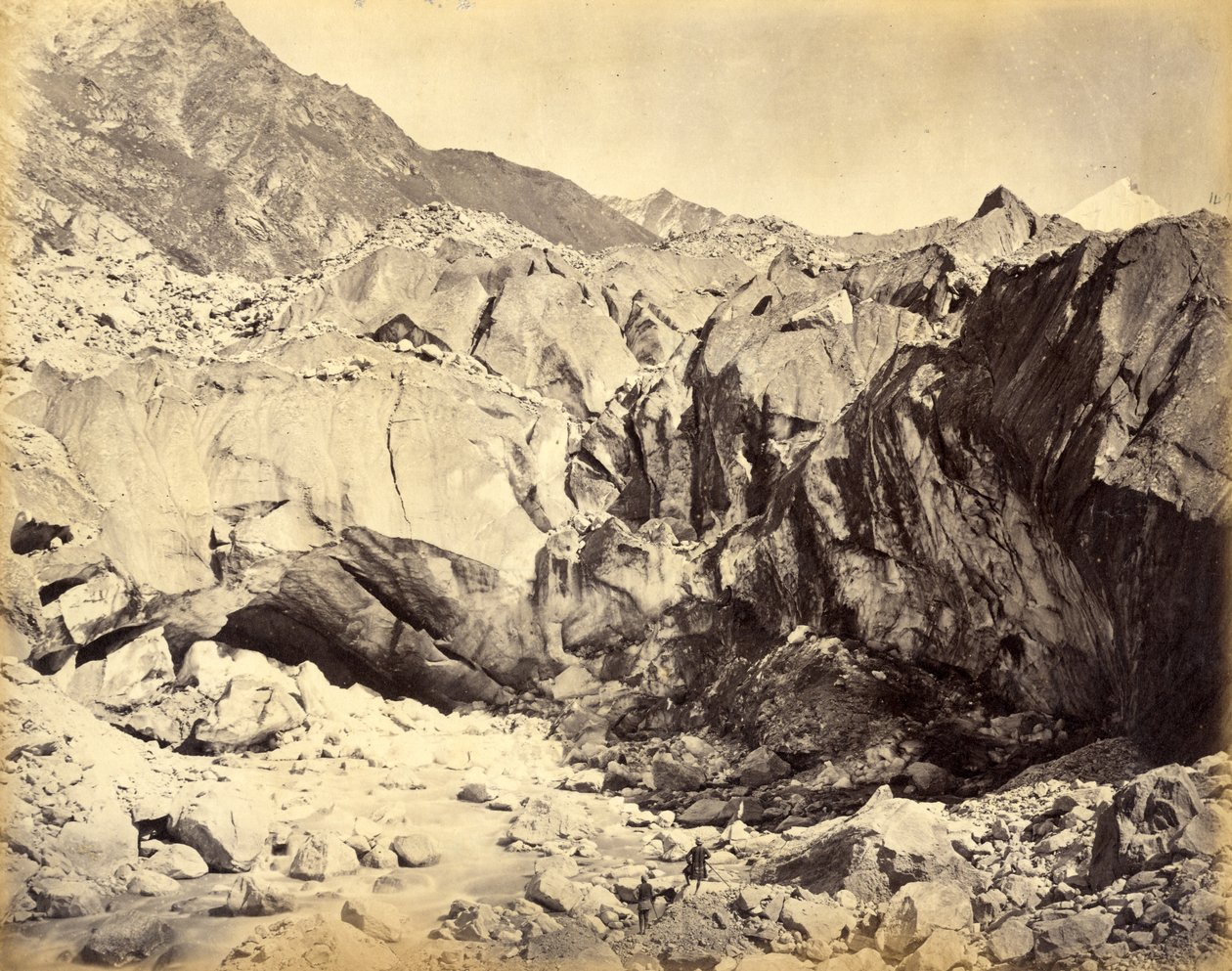 A Gangesz forrása, India, 1860-70 körül (albumnyomat) alkotó: Samuel Bourne