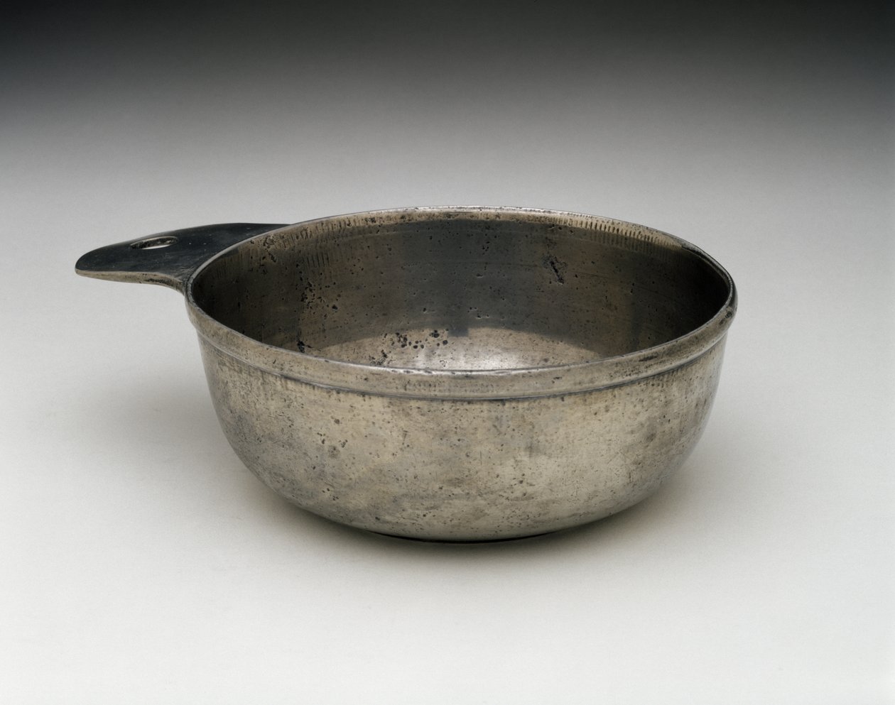 Porringer, c. 1775-1825 (ón) alkotó: Samuel (attr.to) Pennock