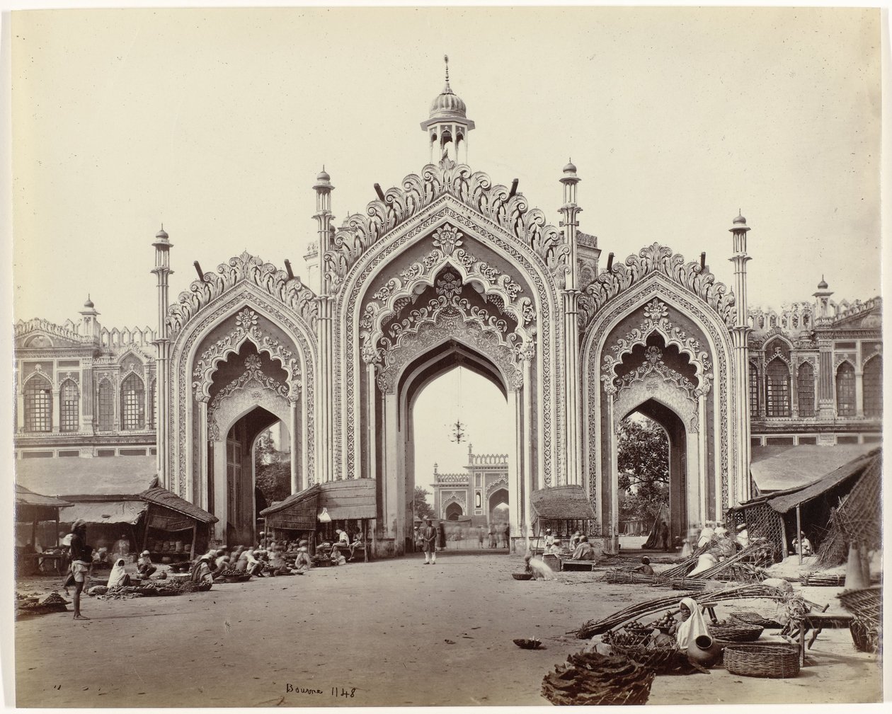 Hosseinabad bazárjának kapuja, Lucknow A Hooseinabad Bazaar kapuja (eredeti cím) alkotó: Samuel Bourne (signed by artist)
