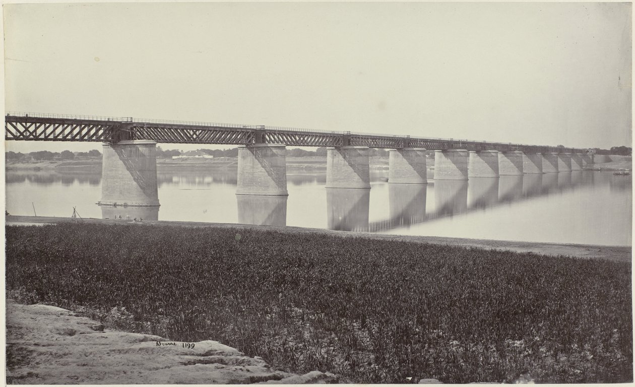 Spoorbrug Yamuna bij Allahabad felett A Jumnán átívelő vasúti híd (eredeti cím) alkotó: Samuel Bourne (signed by artist)