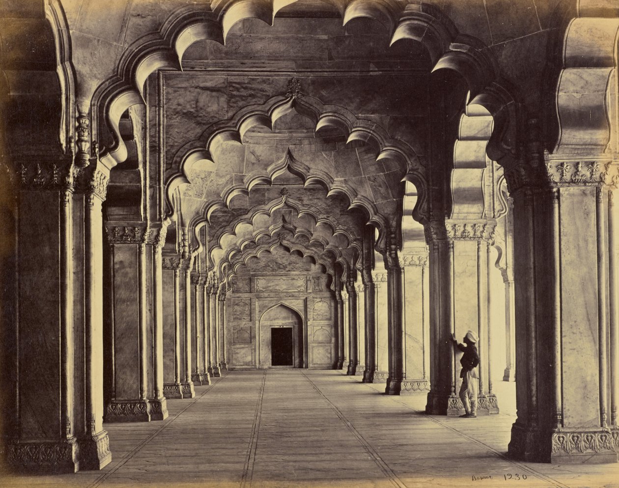 Agra - A Moti Masjid belső tere, a főhajóval alkotó: Samuel Bourne
