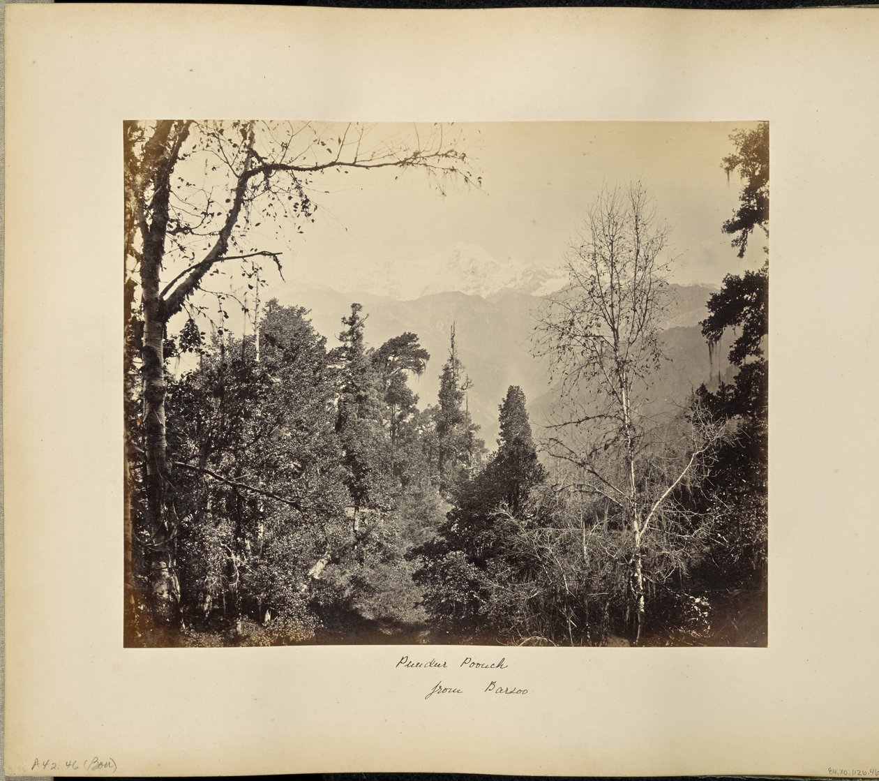Bunderpoonch (a Jumnootri-csúcs), 20,758 láb, a Barsoo feletti magaslatokról. alkotó: Samuel Bourne