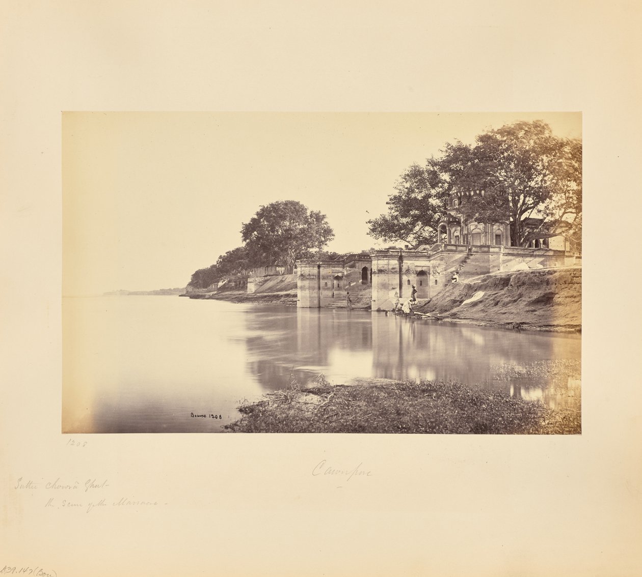 Cawnpore; Suttee Chowra Ghat, a mészárlás helyszíne alkotó: Samuel Bourne