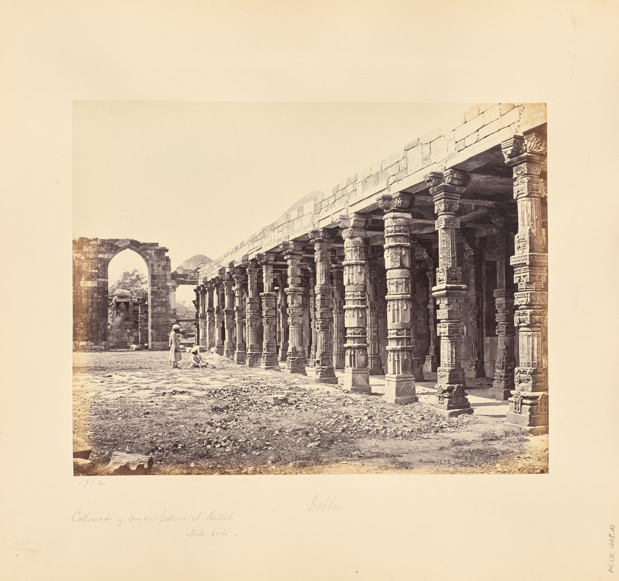 Delhi; hindu oszlopcsarnok a Qutb Minarnál, északi oldal alkotó: Samuel Bourne