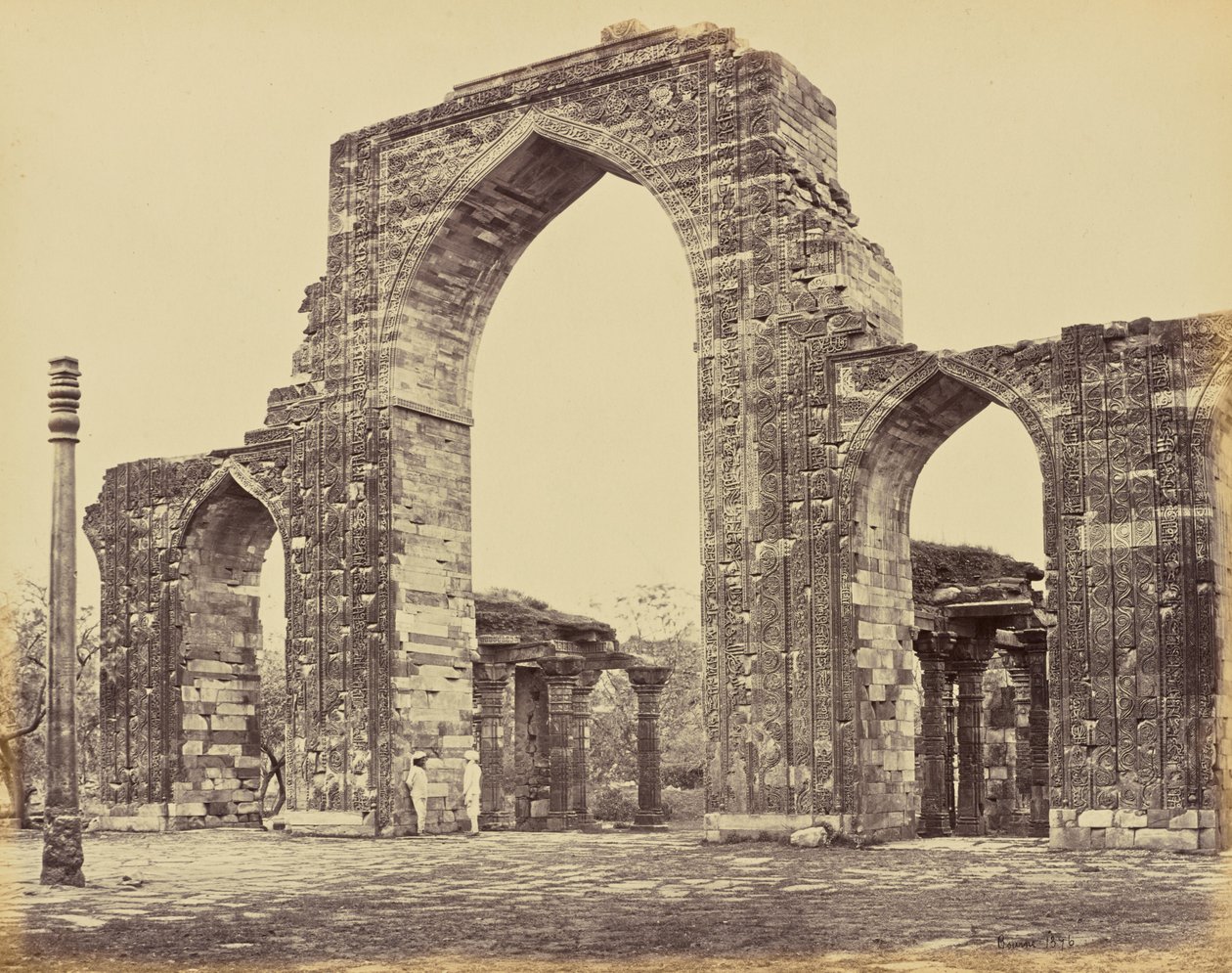 Delhi; a Kutub Minár, a Nagy Ív és a Vaspillér alkotó: Samuel Bourne