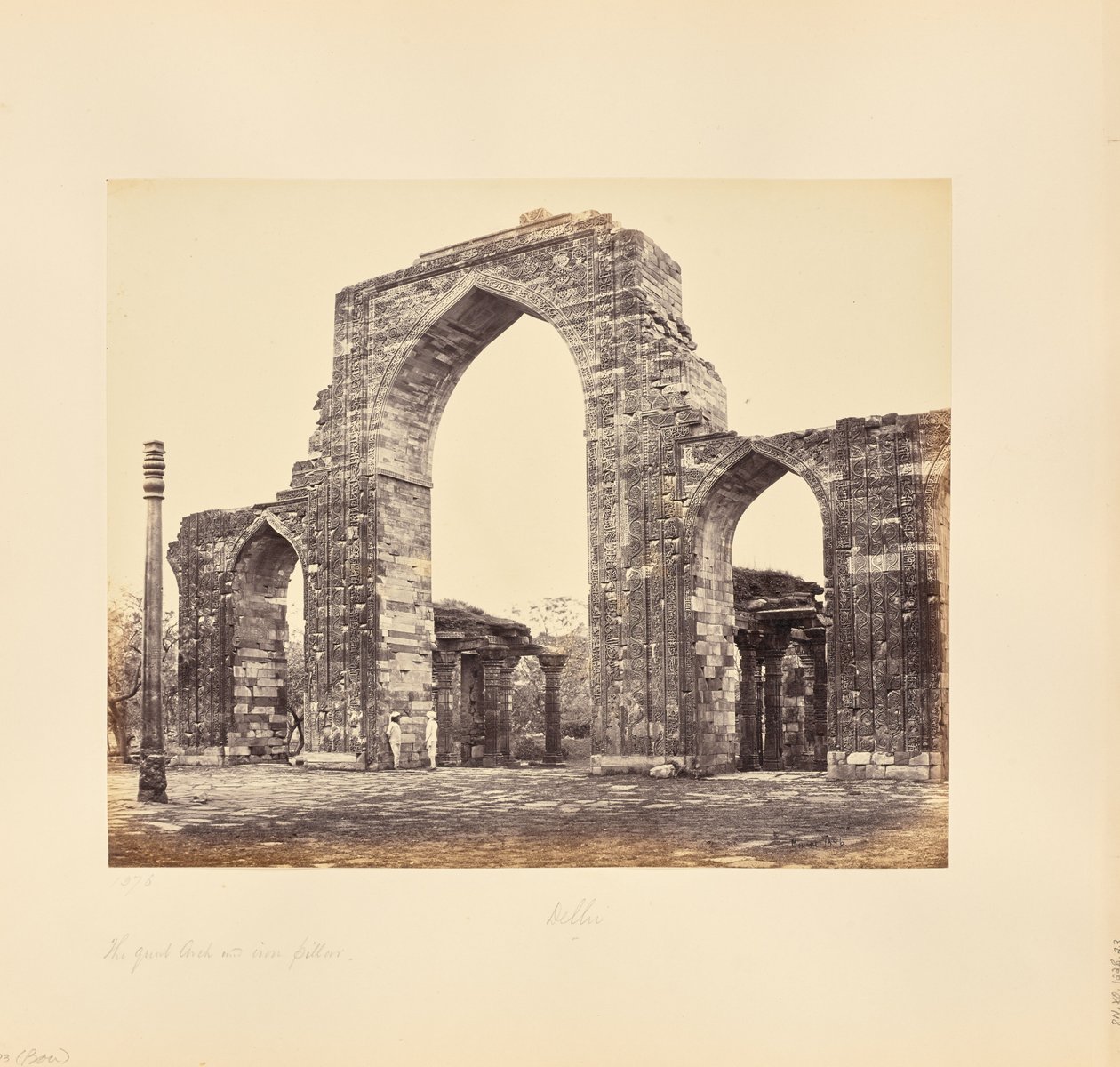 Delhi; a Kutub Minar, a Nagy Ív és a Vashenger alkotó: Samuel Bourne