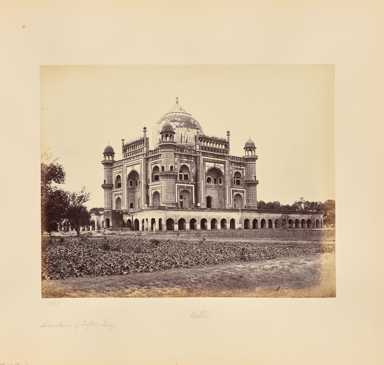 Delhi; Safdar Jung mauzóleuma alkotó: Samuel Bourne