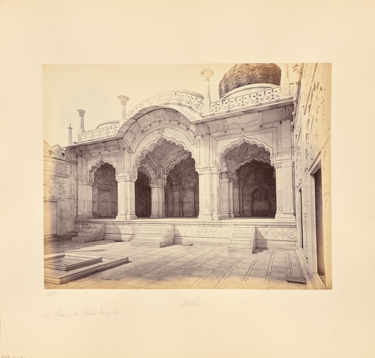 Delhi; a palota, a Moti Masjid (Gyöngymecset) alkotó: Samuel Bourne