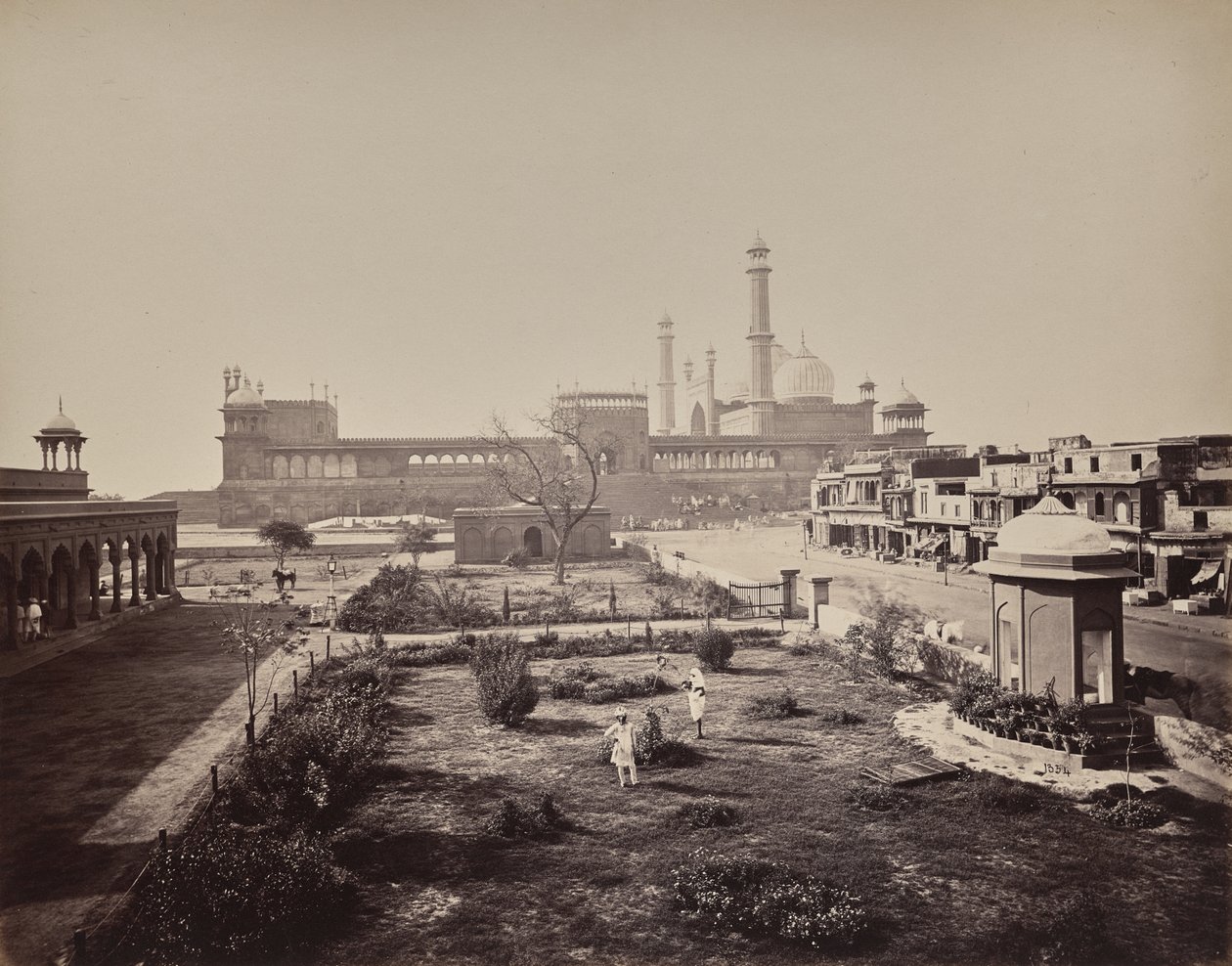 Delhi. A Jama Masjid, a fő muzulmán imahely északi oldalának látképe alkotó: Samuel Bourne