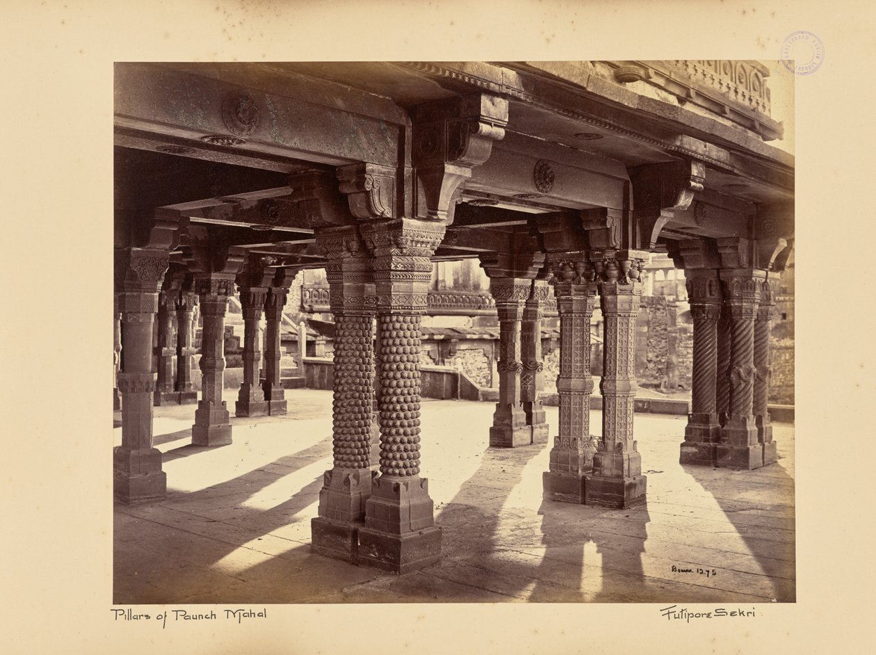 Fatehpur Sikri; faragott oszlopok a Panch Mahalban alkotó: Samuel Bourne