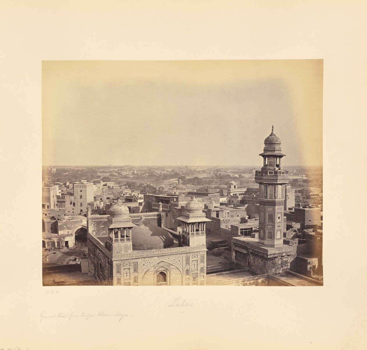Lahore; a Vazír Kán-mecsettől alkotó: Samuel Bourne