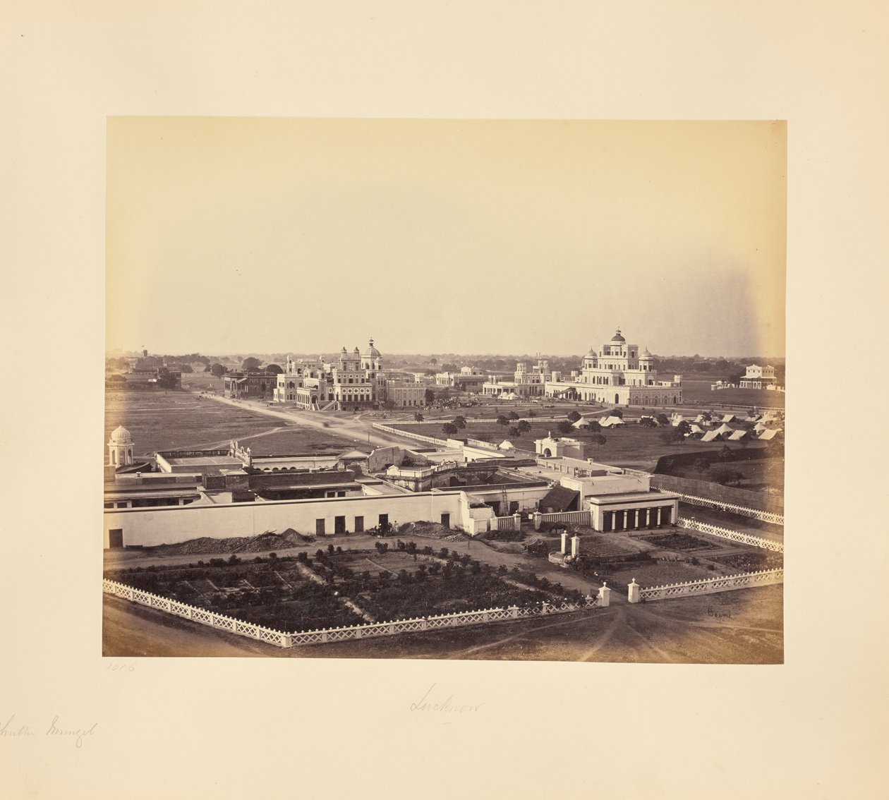 Lucknow; Chutter Manzil stb. Általános látkép alkotó: Samuel Bourne
