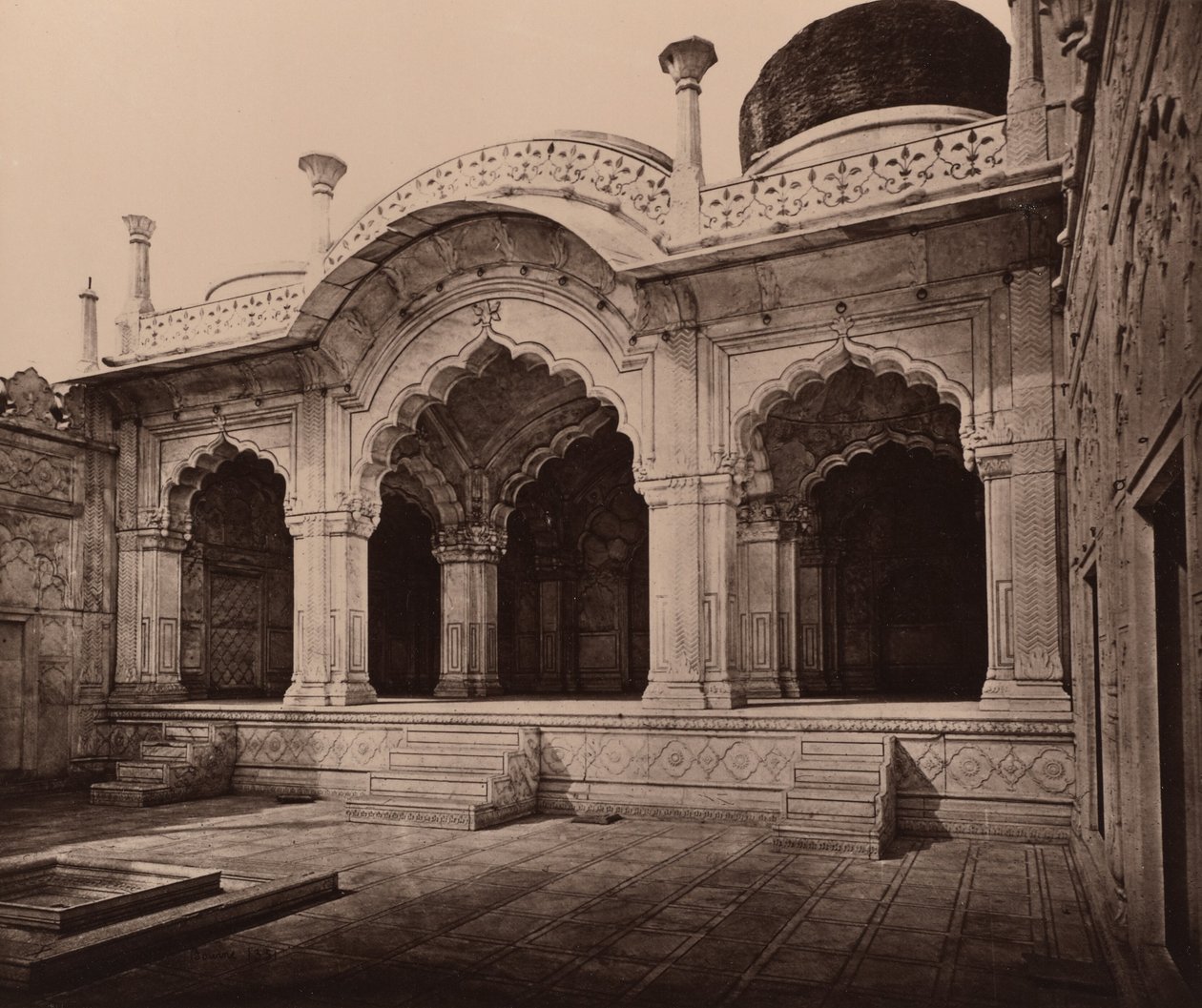 A Moti Masjid a palotában alkotó: Samuel Bourne