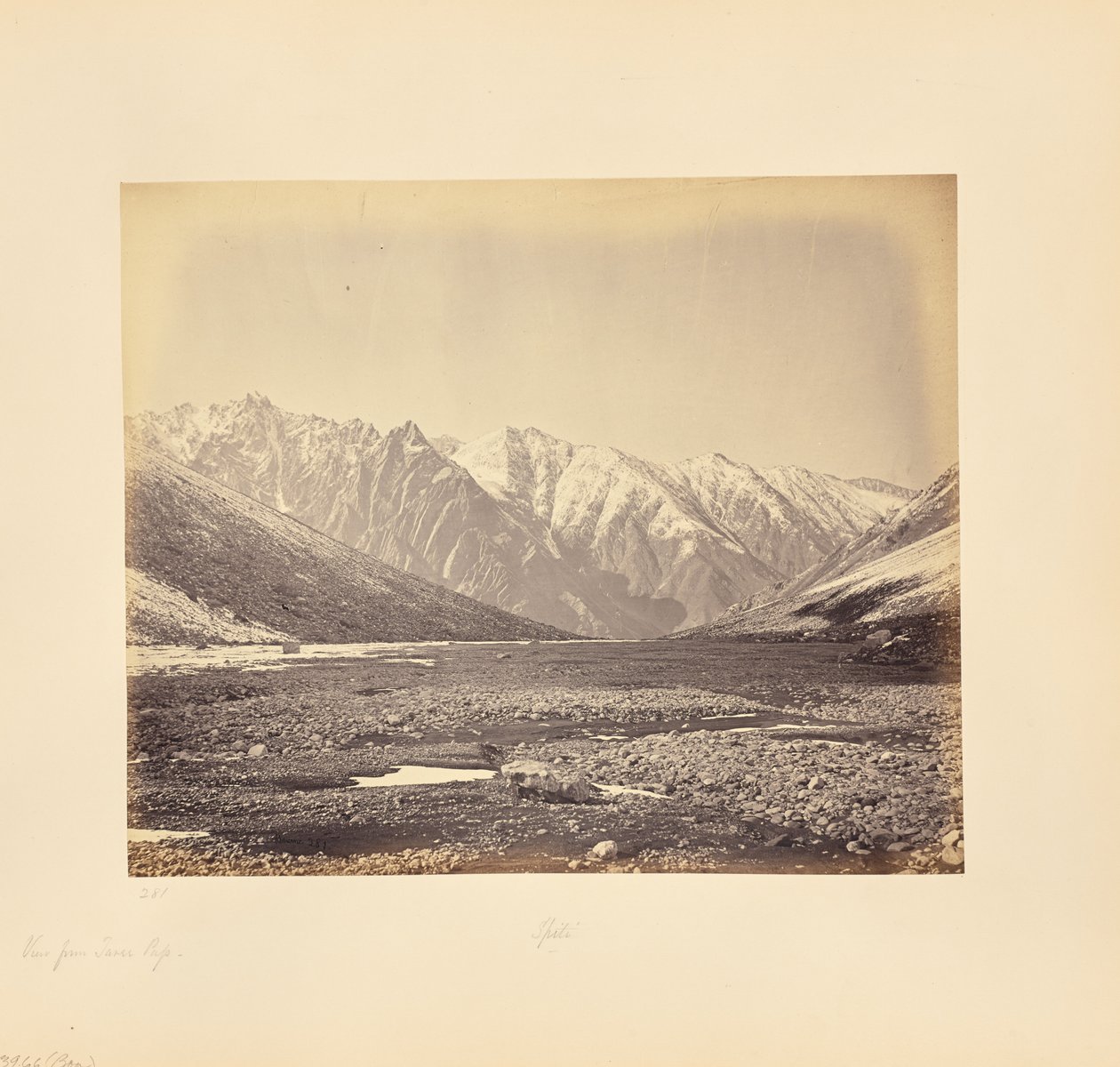 Kilátás a Taree-hágóból, Spiti-hegység alkotó: Samuel Bourne