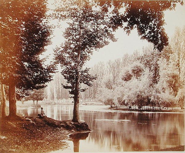 Kilátás a Dhul-csatornára, Kasmír, 1865 körül (szepia fotó) alkotó: Samuel Bourne