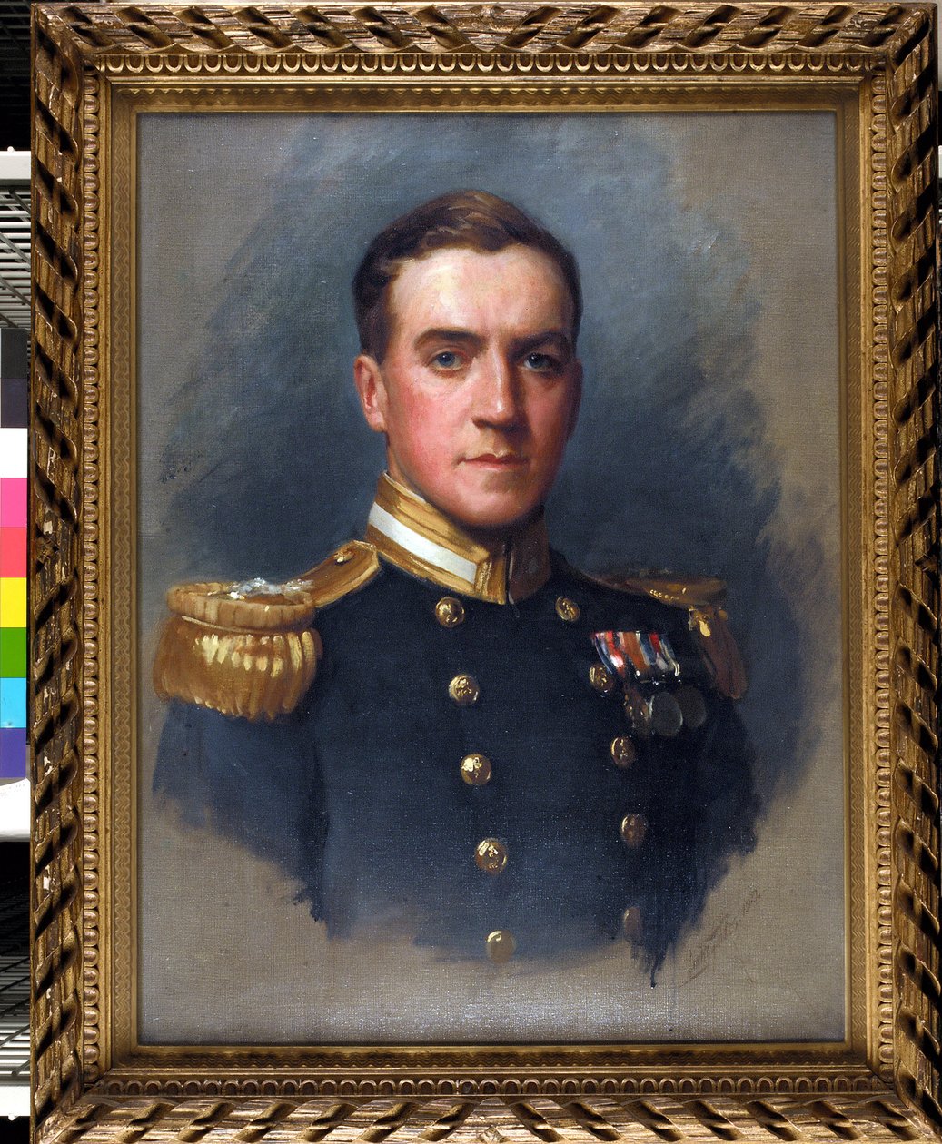 Denis Quentin Fildes hadnagy (1889-1975) portréja, aki 1906-ban lépett be a Királyi Haditengerészethez. Olaj, vászon alkotó: Samuel Luke Fildes