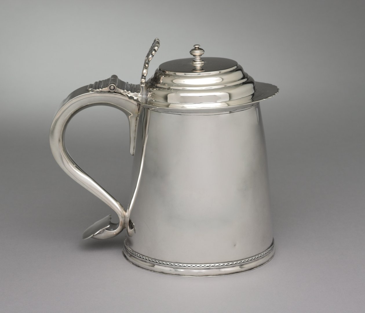 Tankard, 1710 körül alkotó: Samuel Vernon