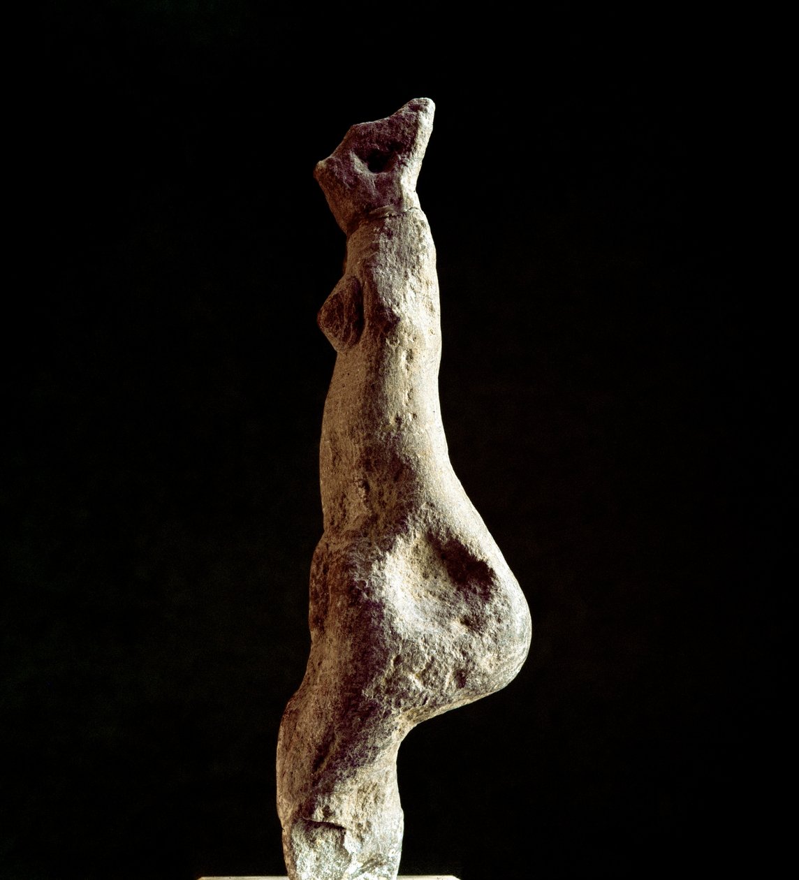 Nuragikus kultúra (nuraghi) Szardíniai: Venus steatopigic (hát alsó formája) (Venus de Macomer) mészkő szobra, amely a Nuoro melletti Macomerből származik. A prenuragikus időszakból (Kr. e. 25-18. század) az eneolitikumból származik. Cagliari, Nemzeti Régé alkotó: Sardinia Nuragic Civilization