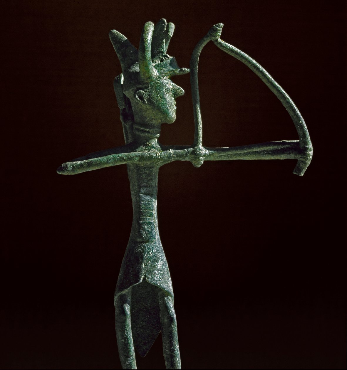 Nuragikus kultúra (nuraghi) Szardíniai: bronz íjat húzó harcos szobra. Kr.e. 8-7. Cagliari, Nemzeti Régészeti Múzeum, Szardínia, Olaszország alkotó: Sardinia Nuragic Civilization