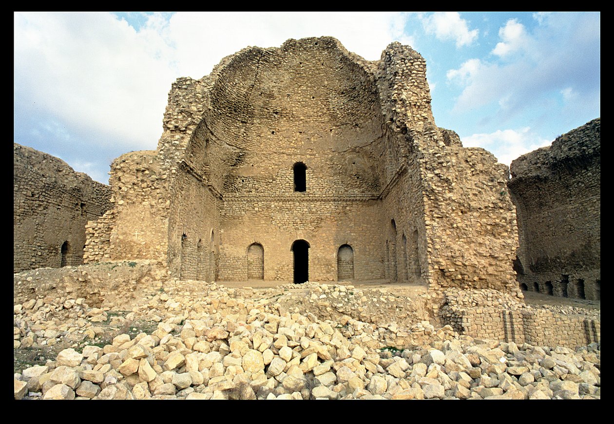 A kupolás csarnok belseje, Kr. u. 220-30 alkotó: Sasanian