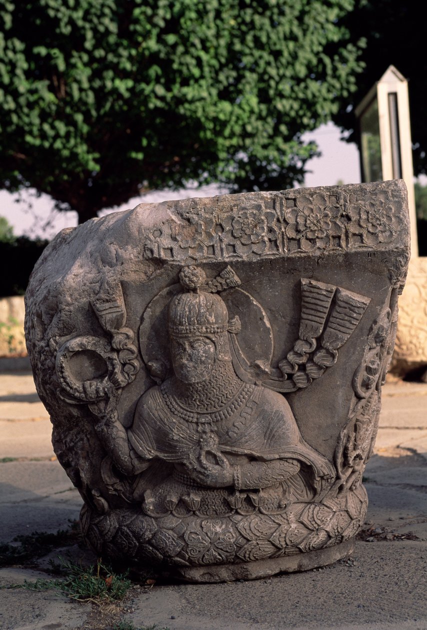 A fővárosban Khosrow II győztes harcosként látható, 620 körül alkotó: Sasanian School