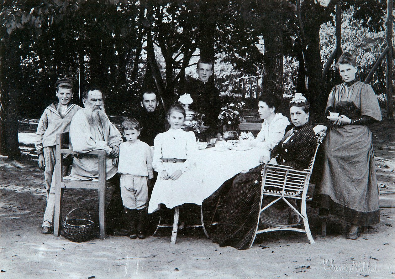 Lev Tolsztoj orosz író családja, a 19. század végén vagy a 20. század elején. alkotó: Scherer Nabholz and Co