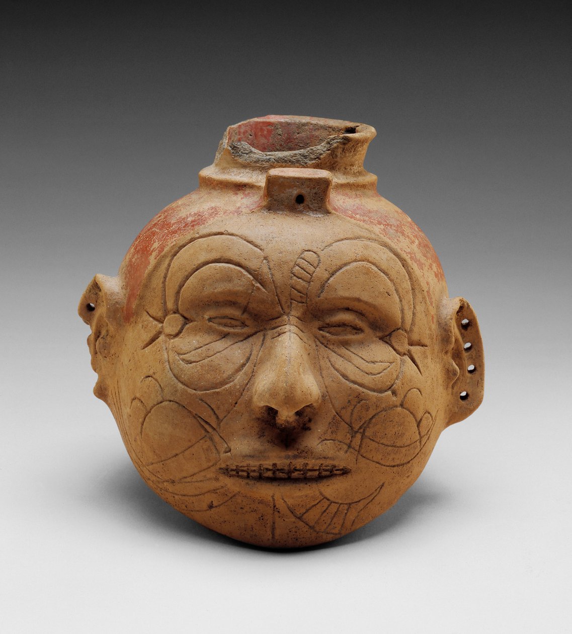 Head Effigy Vessel (piros csúszáspigmenttel ellátott edény) alkotó: School American