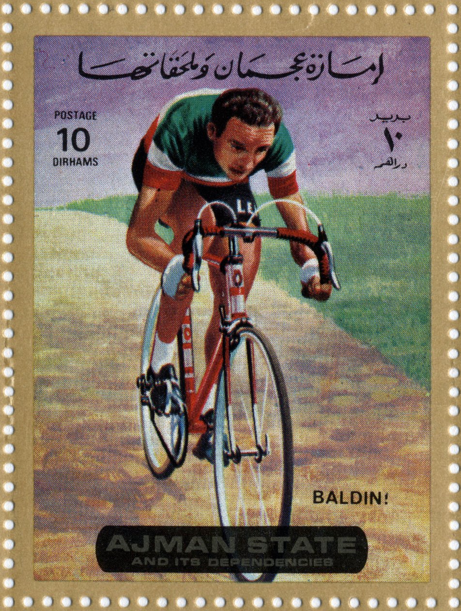 Ercole Baldini kerékpárost (Ne 1933) ábrázoló Egyesült Arab Emírségek bélyegzője. alkotó: School Arabic