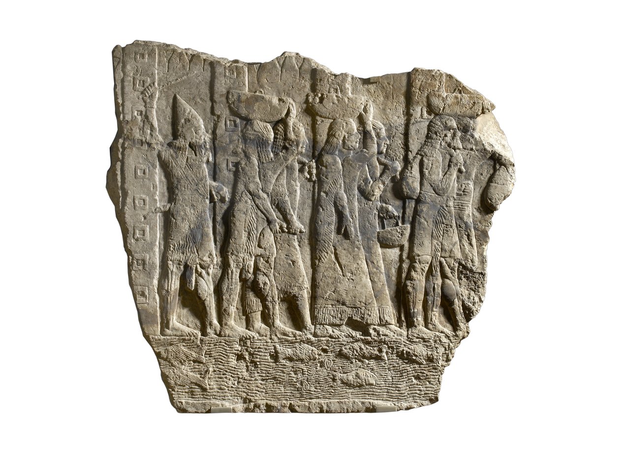 Az asszír dombormű töredéke, amelyen a katonák zsákmányt és foglyokat kísérnek Babilonból (márvány) alkotó: School Assyrian