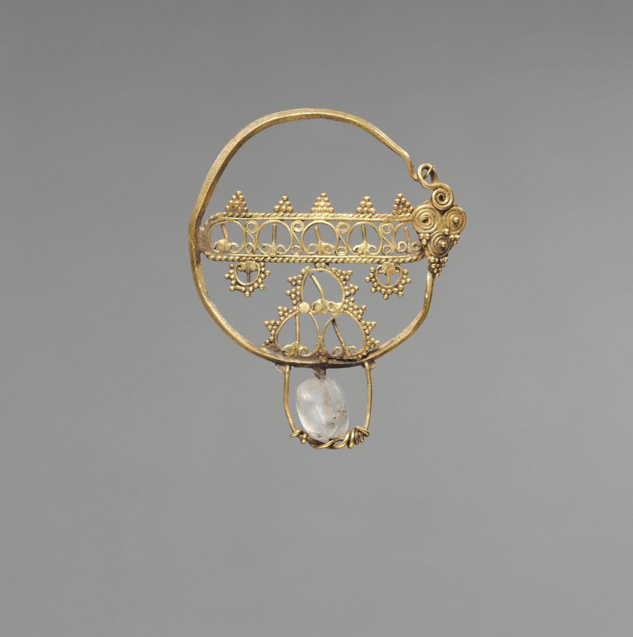 Fülbevaló áttört, kora bizánci, 600-800 (arany hegyikristály gyöngyös) alkotó: School Byzantine