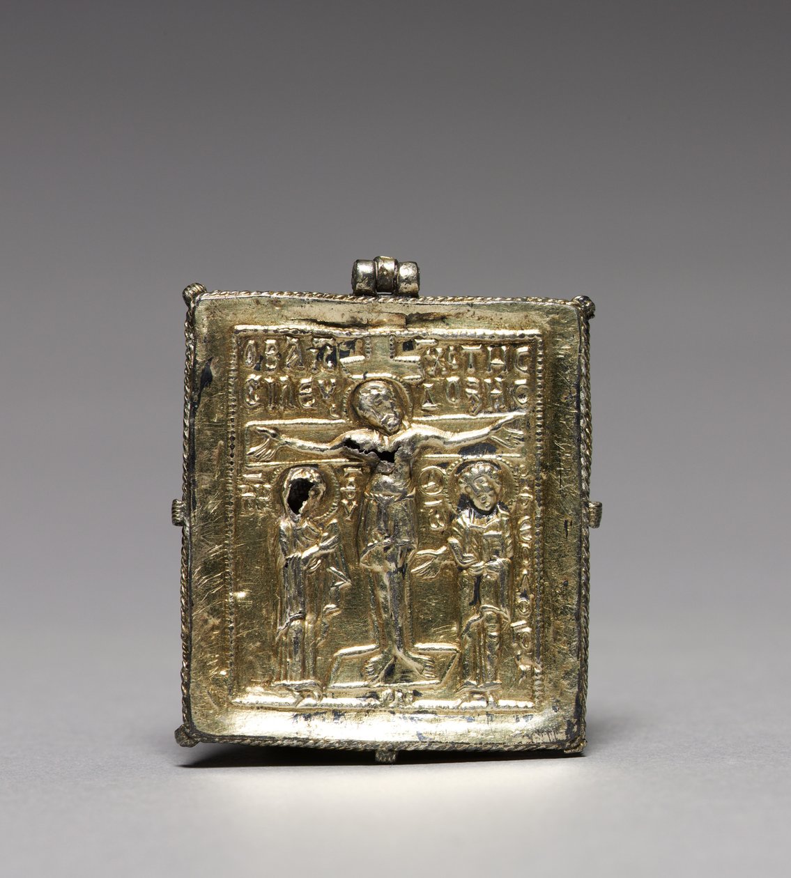Enkolpion a keresztre feszítéssel (elöl) és Szentek Theodore és George (hátul) alkotó: School Byzantine