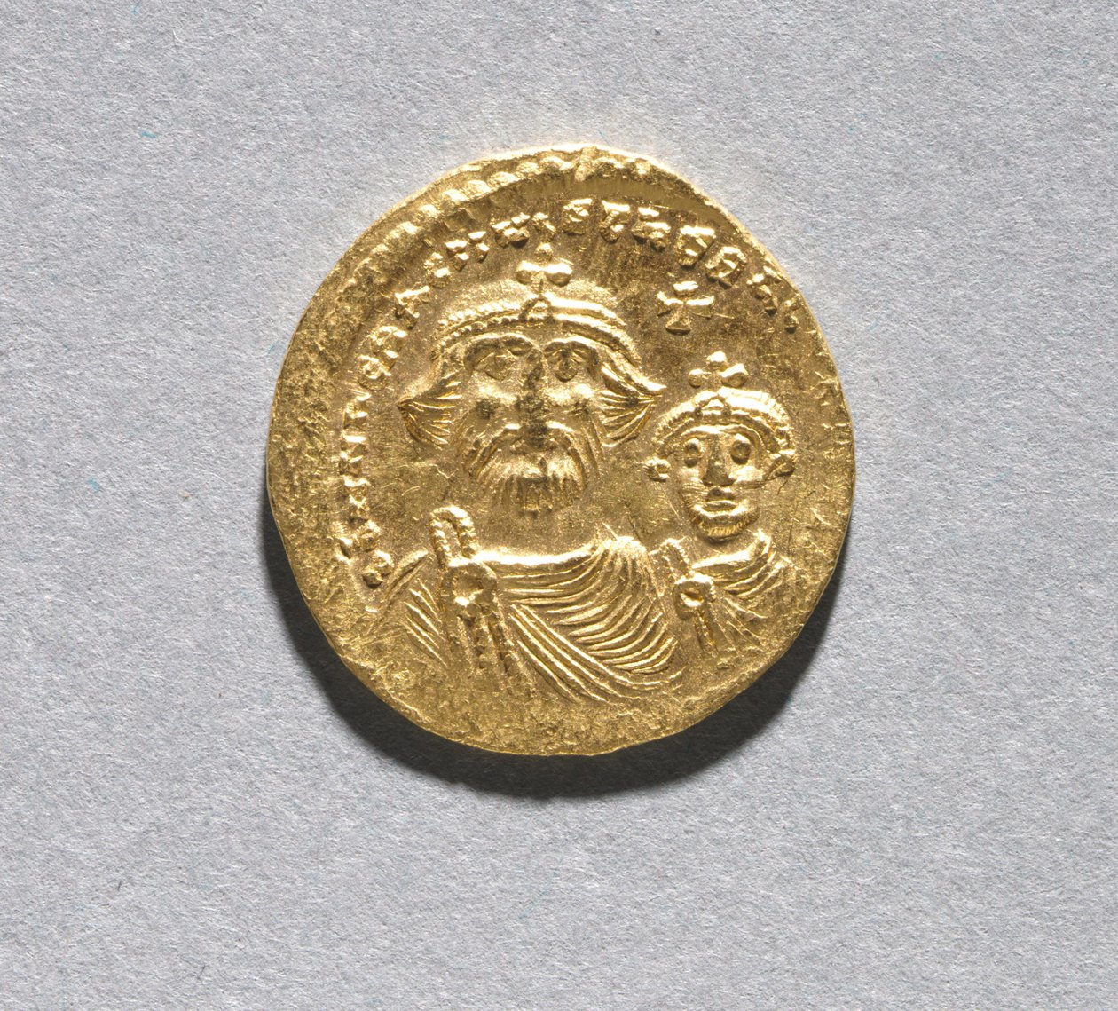 Solidus Herakliusszal és fiával, Heraclius Constantinussal (előlap), 616-625 körül (arany) (lásd a CVL 499741 hátoldalát) alkotó: School Byzantine