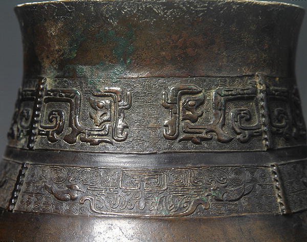Hu váza részlete öntött díszítéssel (bronz) (272172 részlete) (lásd még 272174) alkotó: School Chinese