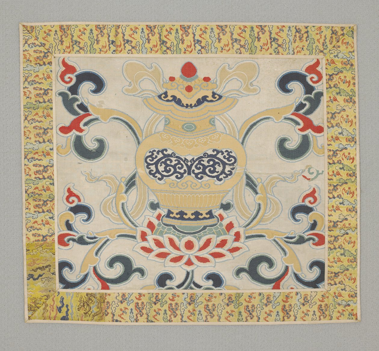 Nyolc buddhista értékes holmi, váza alkotó: School Chinese