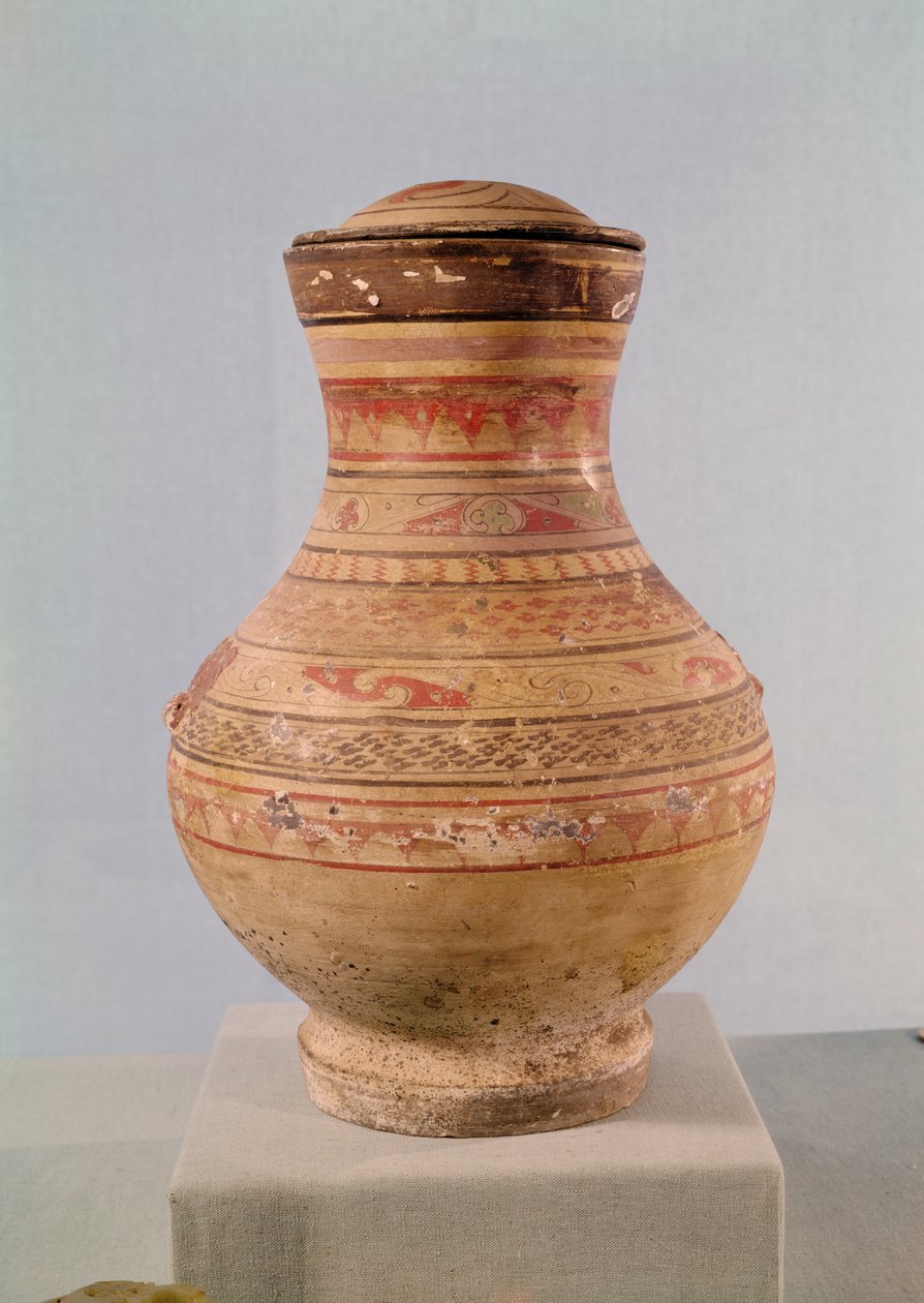 „Hu” váza fedővel, Luoyangból, Henanból, Nyugati Han-dinasztia, Kr. e. 2-1. század (kerámia) alkotó: School Chinese