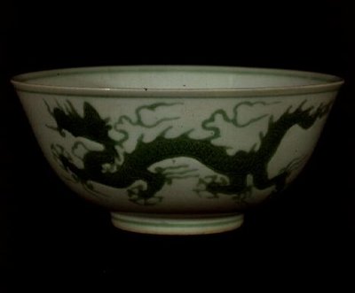 Ming zöld sárkánytál, Hong-hsi időszak, 1425-1435 körül (porcelán) alkotó: School Chinese