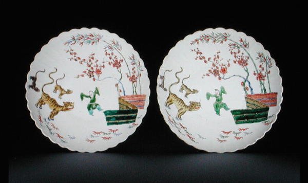 Famille verte zománcokkal díszített edénypár Kakiemon stílusban, Kangxi korszakban alkotó: School Chinese
