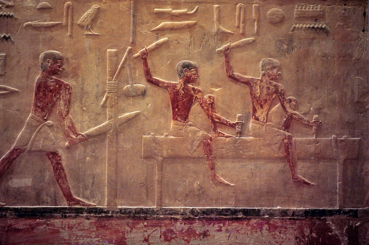 Ókori Egyiptom, Falfaragás/festés, Mastaba/Ti sírja, Szakkara, 5. dinasztia, Ács fűrészelés és kalapálás, Formáló gerenda (fotó) alkotó: School Egyptian