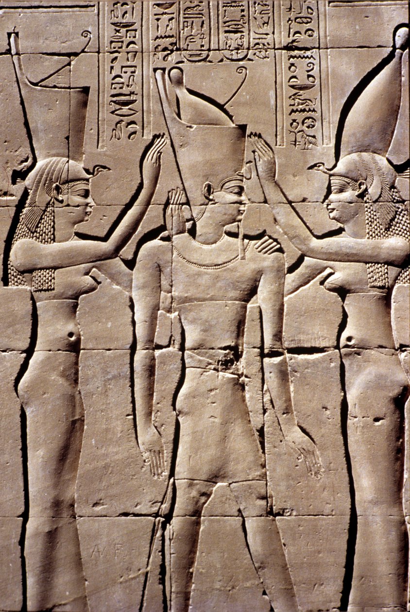 Ókori Egyiptom, Falfestmény/faragás, Király megkapja a kettős koronát Ízisztől és Nephthisztől, Hórusz temploma, Edfu (fotó) alkotó: School Egyptian