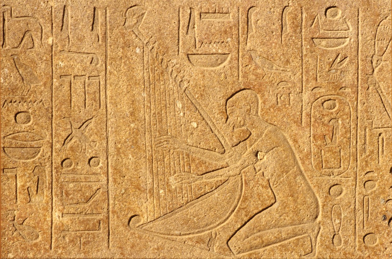 Ókori Egyiptom, Falfestmény/faragás, Hárfás Hatshepsut fejével a hárfa tetején, Karnaki templom, Luxor alkotó: School Egyptian