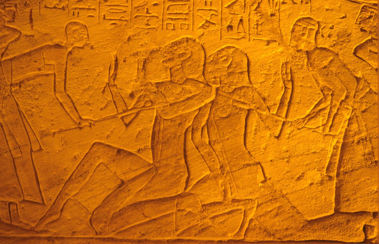 Ókori Egyiptom, falfestmény/faragás, Hettita foglyok botokkal való ütlegelése, II. Ramszesz és Nefertari temploma, Abu Simbe (fotó) alkotó: School Egyptian