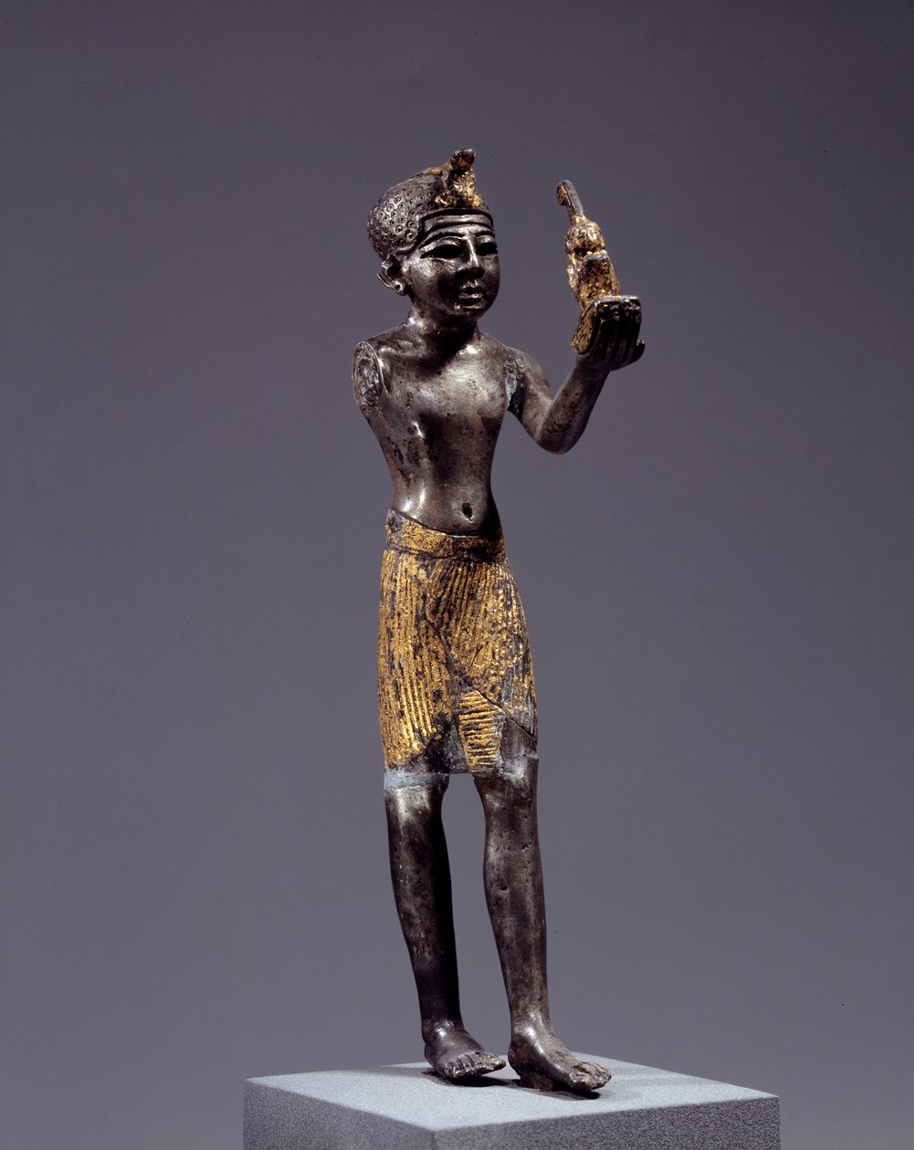 Egyiptomi antikvitás: a király (I. Sethi?) szobra, aki Maat felajánlja. Ezüst és arany szobor. Sethi Regné (Kr. e. 1294-1279). Homályos. 19 cm. Párizs, Louvre Múzeum alkotó: School Egyptian