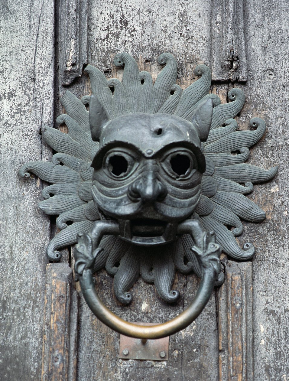 Durham Cathedral Sanctuary Knocker, a 12. századi bronz eredeti másolata (fotó) alkotó: School English