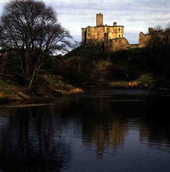Kilátás a Warkworth-kastélyra, Percy családi szék alkotó: School English
