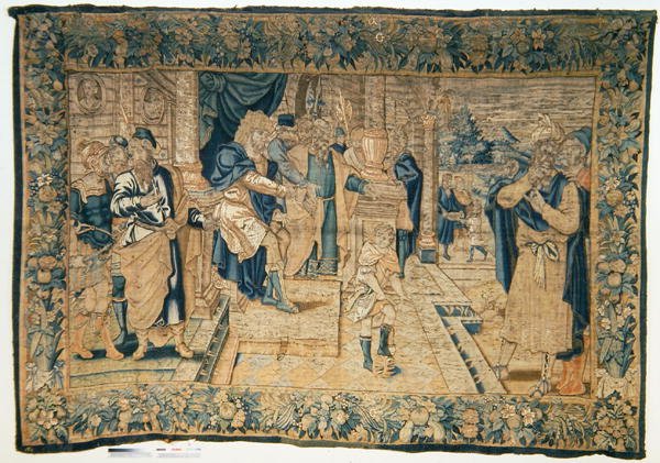 Mózes a fáraó koronáján állva (szőnyeg) alkotó: School Flemish