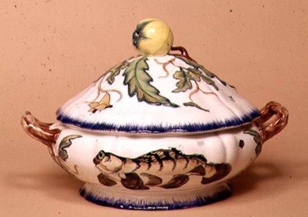 Leboeuf et Milliet Tureen, Bracquemond tervei alapján Rousseau díszítette (fajansz) alkotó: School French