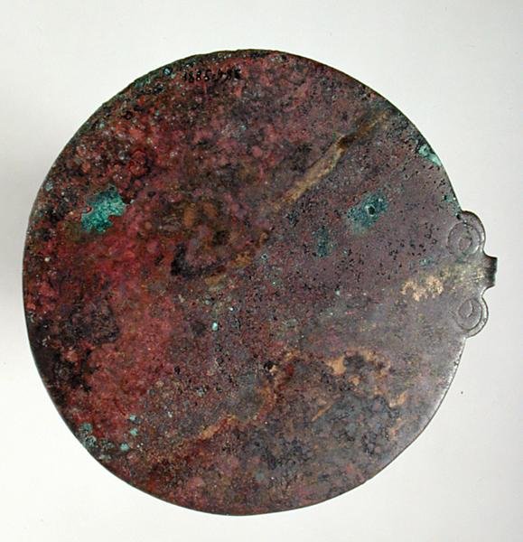Tükör, a krími Nymphaeum I. b) sírjából (bronz) alkotó: School Greek